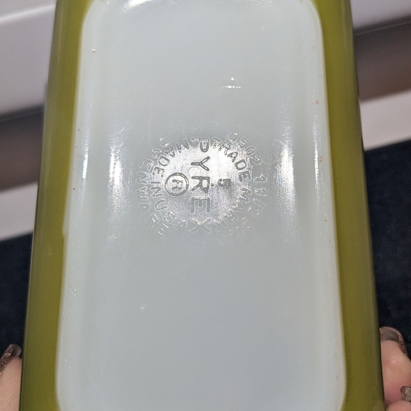 3 Small Vintage Pyrex Glass Containers with Lids - Picture 5 of 12